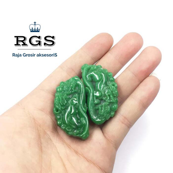 [Bayar Di Tempat] RGS SEPASANG LIONTIN BATU GIOK BURMA NATURAL MOTIF QILIN