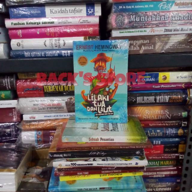 Buku Novel Lelaki Tua Dan Laut By Ernest Hemingway Shopee Indonesia