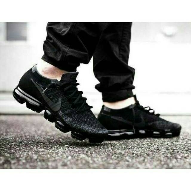 SEPATU NIKE VAPORMAX TRIPLE BLACK PREMIUM ORIGINAL. SEPATU NIKE MURAH. SNEAKERS PRIA IMPORT