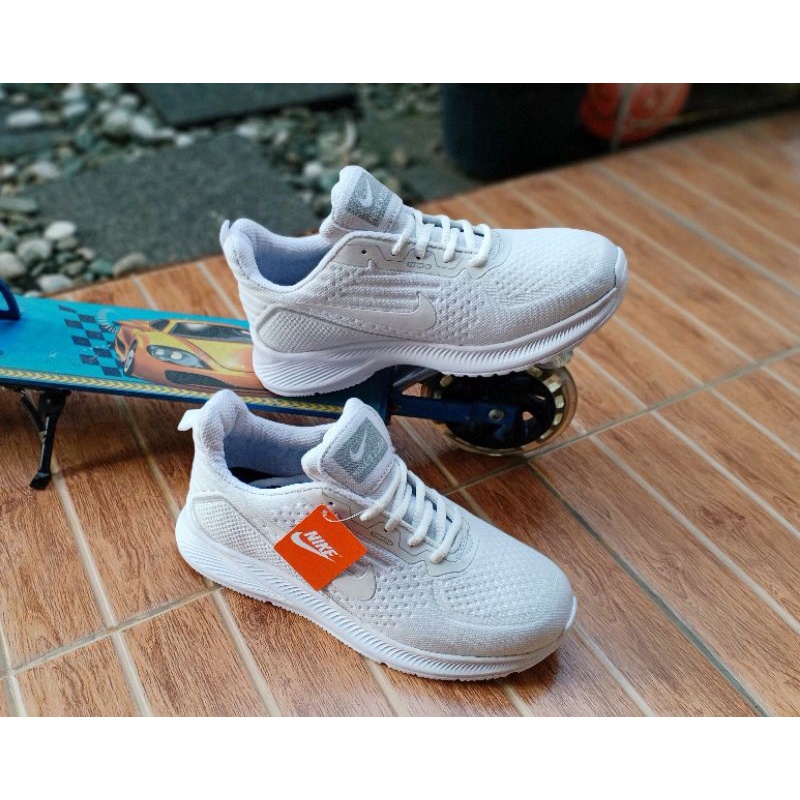 Sepatu Sneakers Sports Pria Wanita Putuh