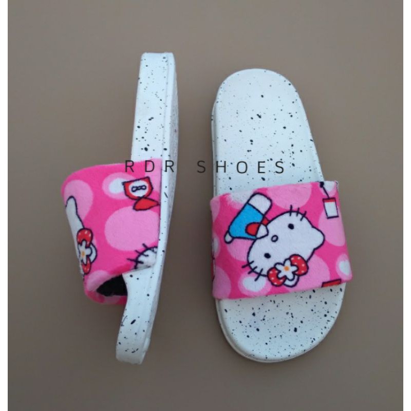 RDR sandal bulu hello kitty bisa couple ibu anak