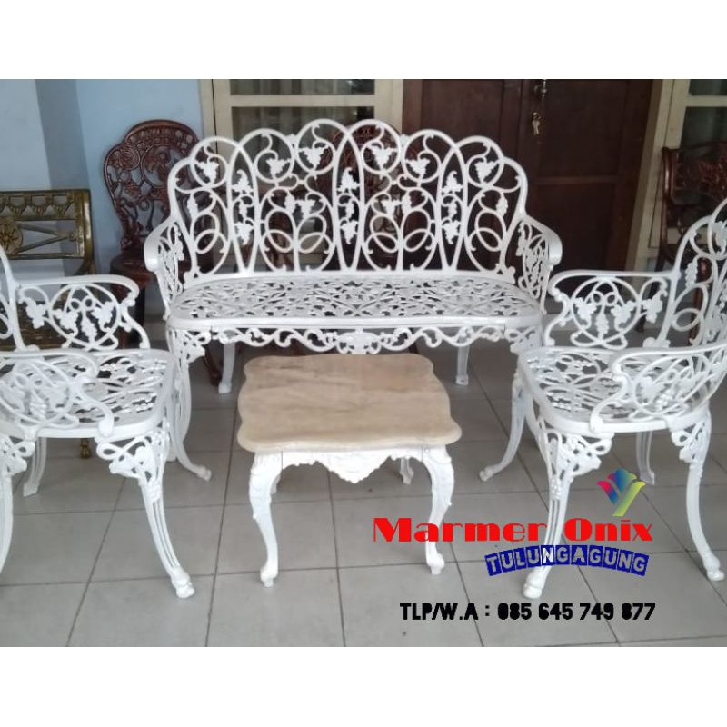 kursi taman besi dan meja besi variasi onix khas Tulungagung