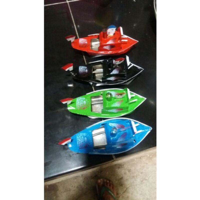 Mainan kapal  Otok otok