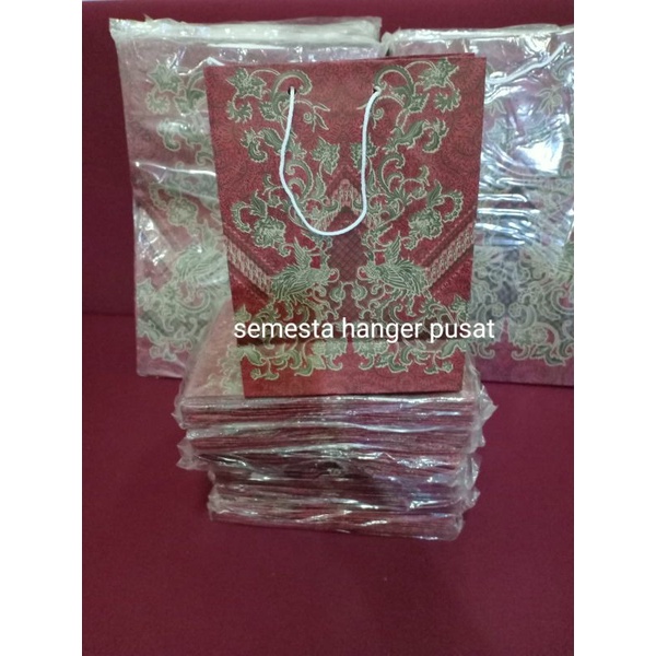 Paper Bag Motif Batik ukuran 25cm x 35 cm dijual per pack isi 12pcs