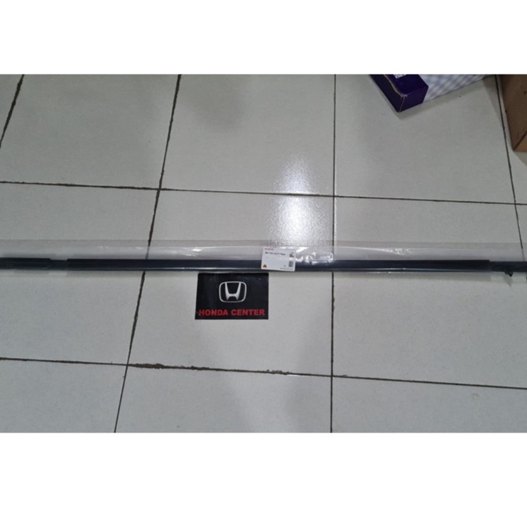 pelipit karet kaca luar weather strip luar honda civic FD 2006 2007 2008 2009 2010 2011 (72410-SNA-A01)