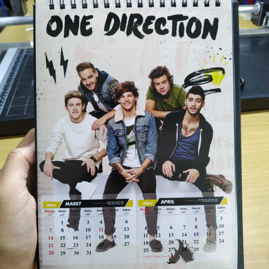 

Kalender Meja Hardcover One Direction