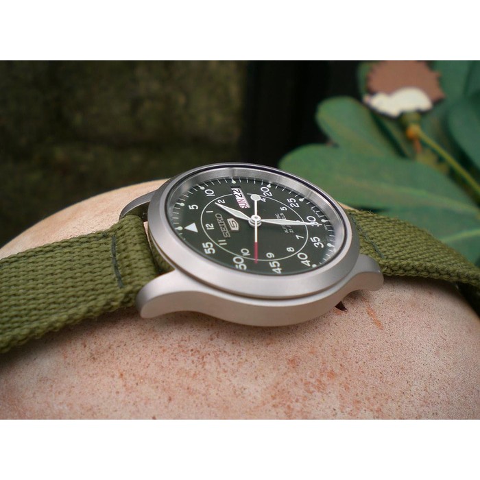 Seiko 5 SNK805K2 Automatic 21 Jewels Green Military Nylon Strap