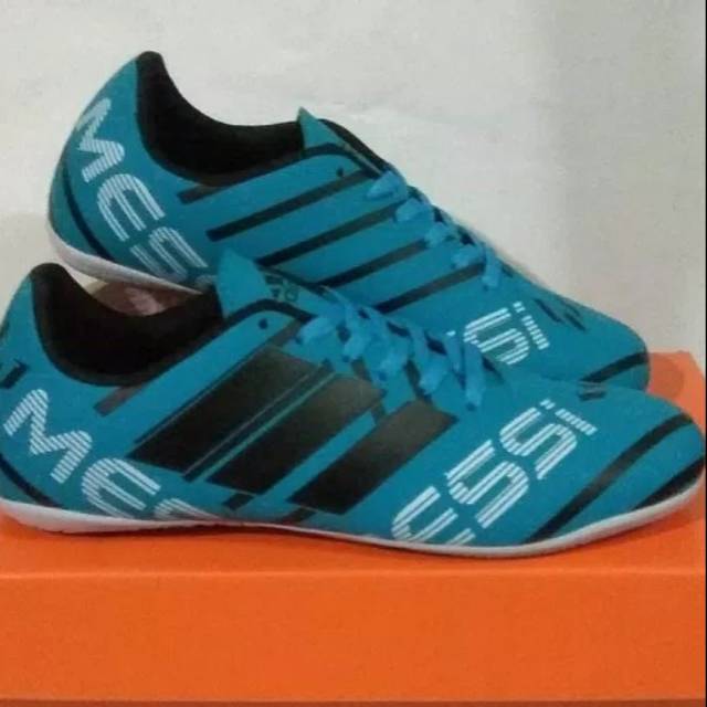 Sepatu futsal adidas messi
