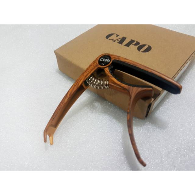 Capo gitar besi plus pin puller warna kayu natural / penjepit sebar plus pencabut pin bridge gitar