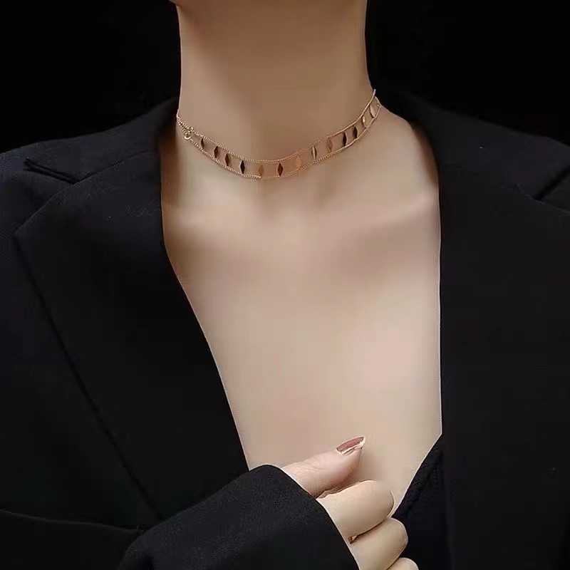 Kalung Rantai Klavikula Pendek Bahan Titanium Steel 18k Hias Payet Berlian Ganda Gaya Jepang Korea