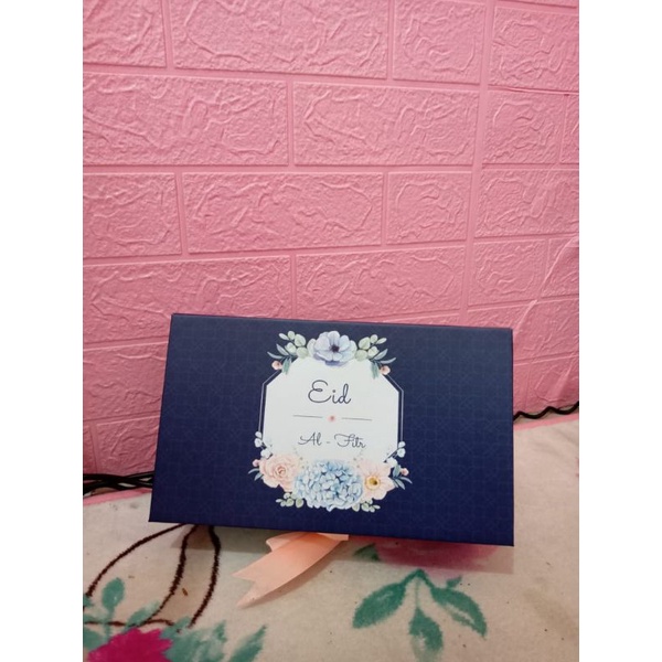 

box lebaran biru dongker