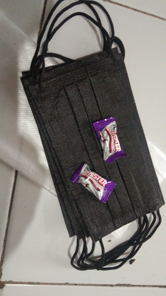 Korea Disposable Mask Black And White 3ply Masker Hitam Dan Putih Kpop Idol Bts Exo | Free Photocard