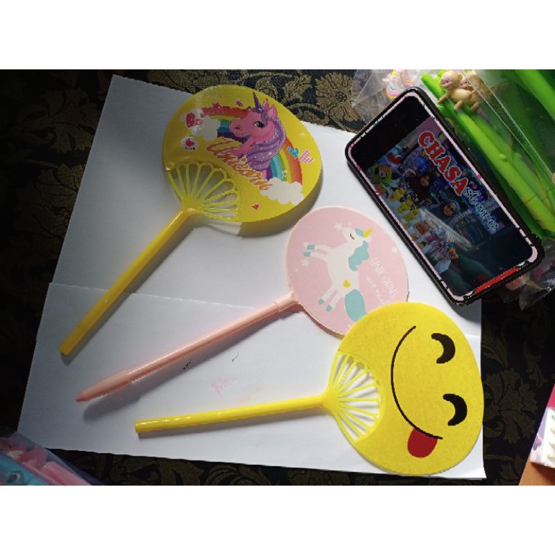 

PULPEN KARAKTER KIPAS EMOJI & UNICRON (KUDA PONI)