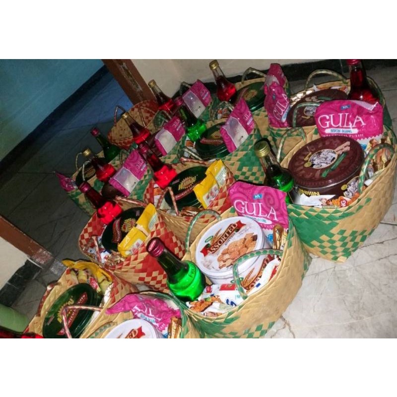 tas anyam berkat ukuran sedang