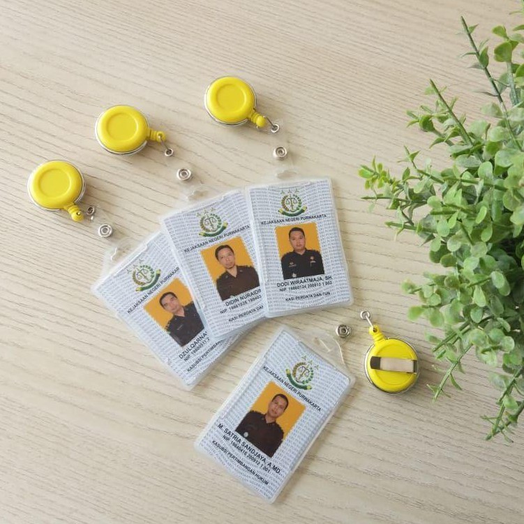 

CETAK ID CARD PLUS HOLDER ID CARD MURAH FREE DESAIN MURAH