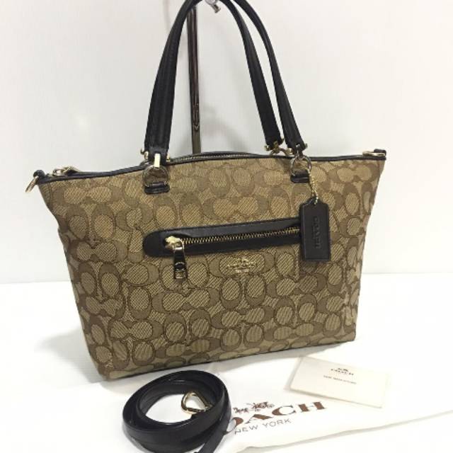 Preloved Original Coach Signature Kelsey Brown.