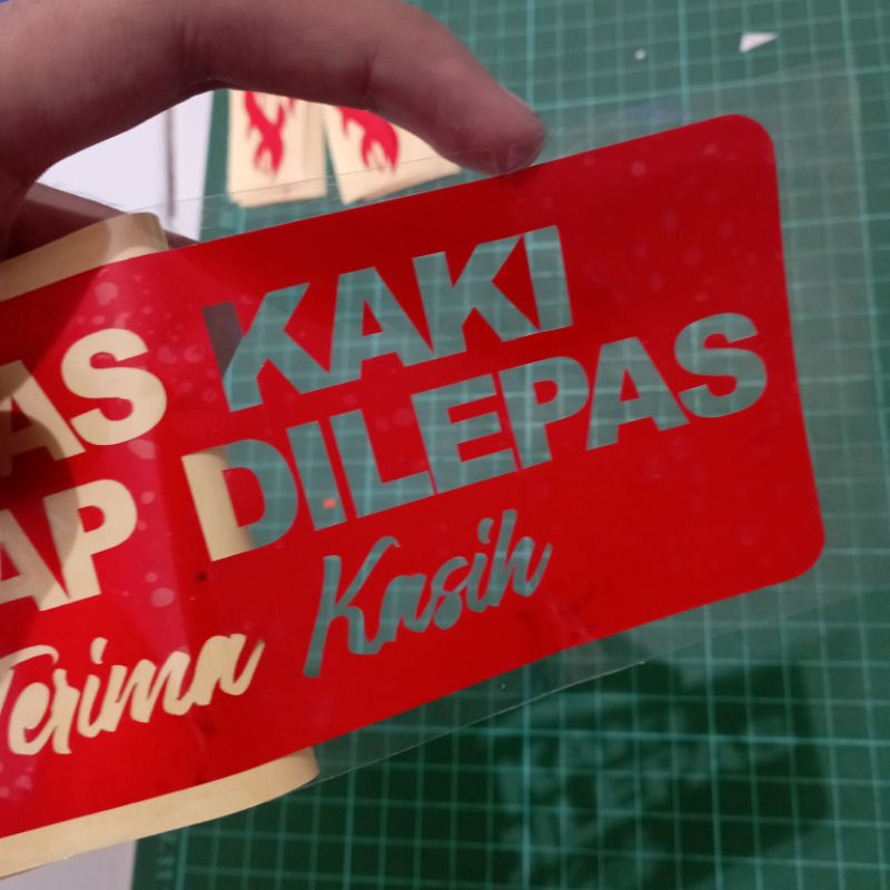 Sticker Cutting Alas kaki harap dilepas