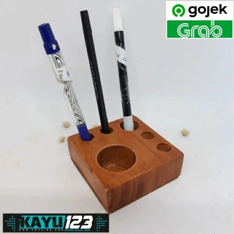

WOODEN PENCIL PEN HOLDER 8X8X3 CM TEMPAT PENSIL PULPEN & ACC (WPP-01)