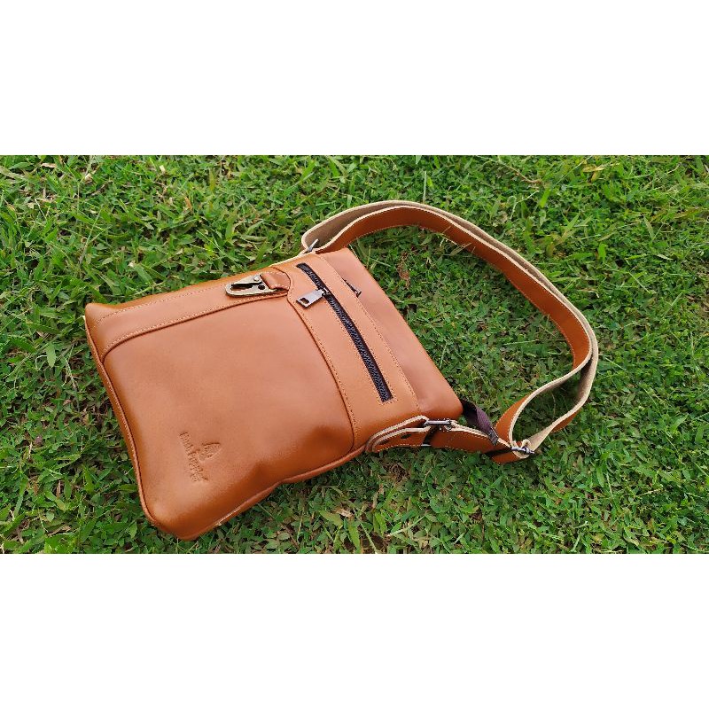 TAS SLEMPANG PRIA KULIT SAPI NATURAL HUSH PUPPIES HS-301 ORIGINAL