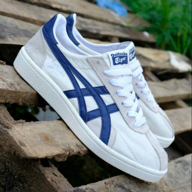 Onitsuka Tiger stripes list navy
