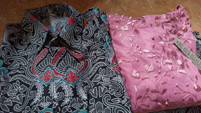 Batik Sarimbit Jasmin Batik Couple Brokat Tille Kebaya Couple Tunangan Best Seller Batik Pekalongan