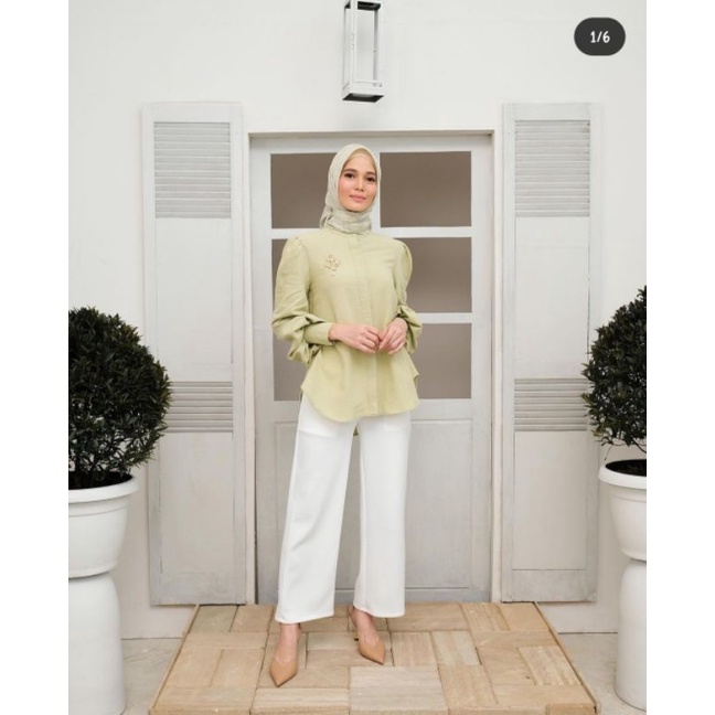 PRELOVED ASHLEY BLOUSE COLOR PEPPERMINT SIZE XS WEARING KLAMBY