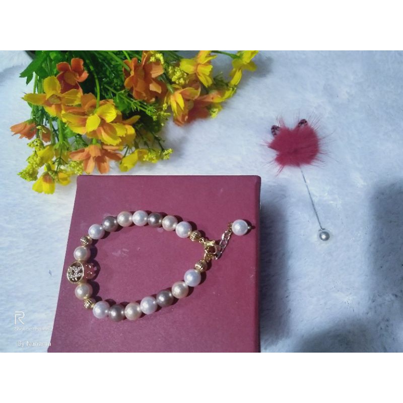 Gelang mutiara titanium sale liontin huruf R