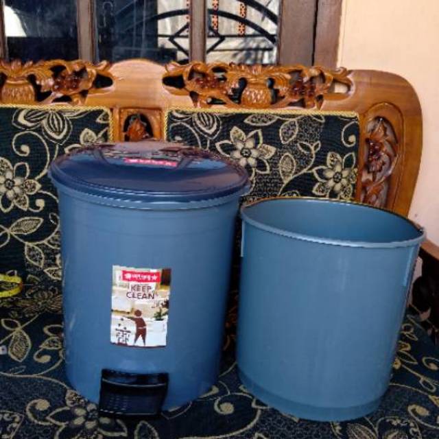 Tempat sampah Lion Star injak 10 liter