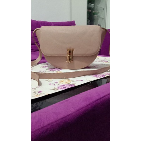 tas sling kulit brand jestina Preloved