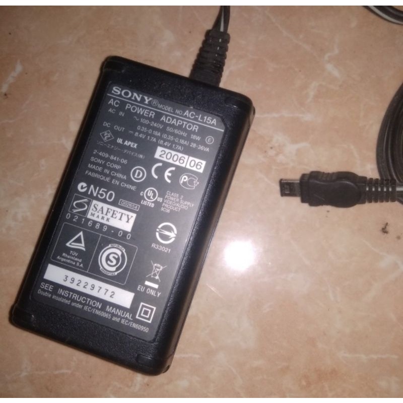 Adaptor Sony AC L15A L15B 8.4 v 1.7A 1.5A for SONY handycam CCD series adapter cas charger