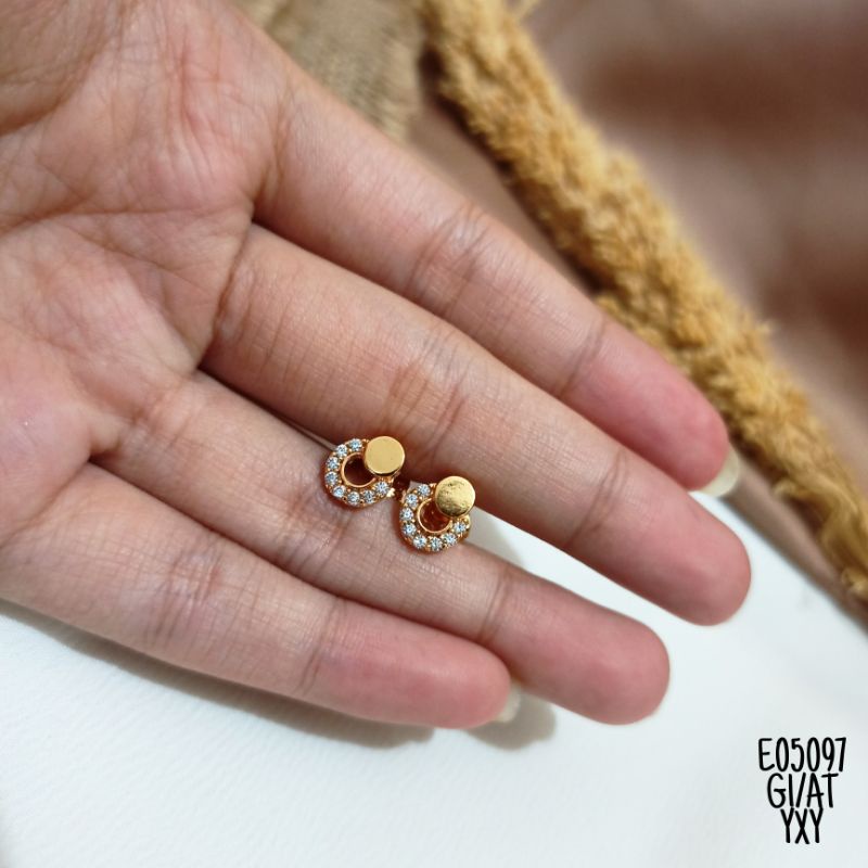 Anting Yaxiya Tusuk Zircon gold E05097