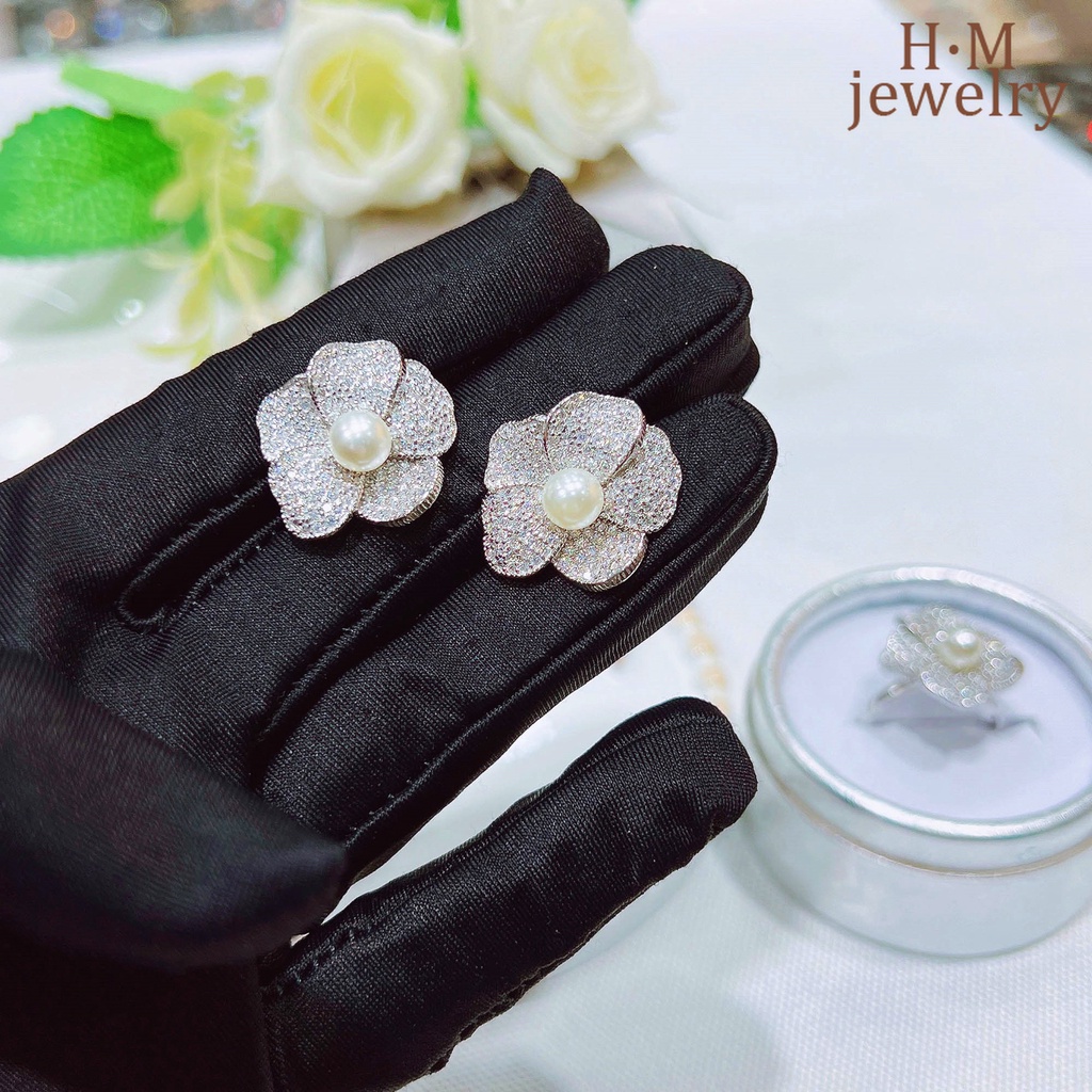 Set Kalung Gelang Cincin Anting Stud Desain Bunga Kamelia Aksen Berlian Mutiara