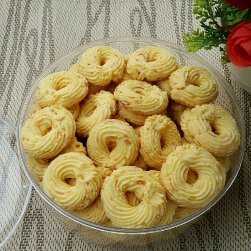 

Kue sagu keju lumer di mulut kue kering cemilan keluarga cemilan ringan