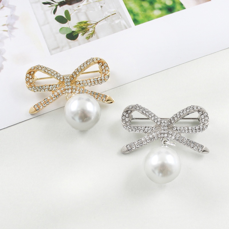 [Women &amp; Men Korean Creative Crystal Pearl Bow Brooches] [Clothes jacket Metal Brooch Pins] [Denim Shirt Lapel Hat Collar Jewelry]