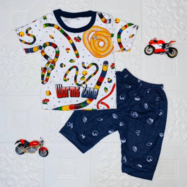 Setelan baju  kaos dan  celana  anak  laki  laki  gambar cacing 