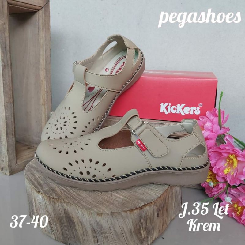 sepatu kickers wanita