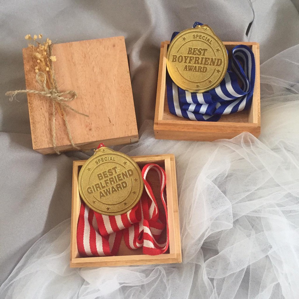 

READY STOCK HAMPERS MEDALI BOYFRIEND GIRLFRIEND BEST FRIEND AWARD GRADUATION PARTNER BEST MOM BEST DAD