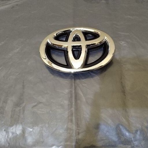 logo grill depan inova lama 2014-2015 original