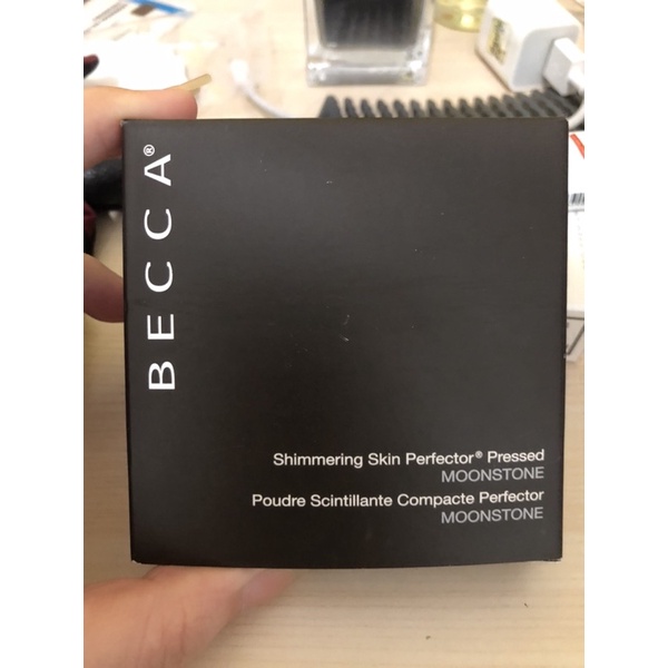 becca highlighter shade moonstone