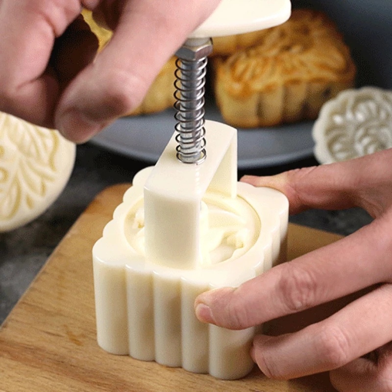 Set Cetakan Kue Bulan Bentuk Kartun Hewan Bunga 3D Bahan Plastik Model Tekan Tangan Untuk Alat Dapur