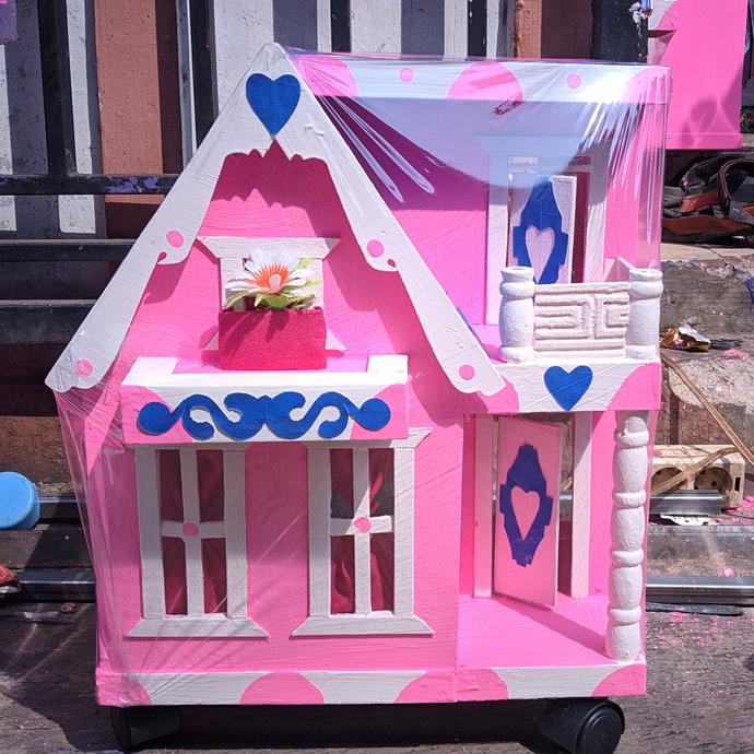 Rumah Boneka Barbie Ukuran kecil