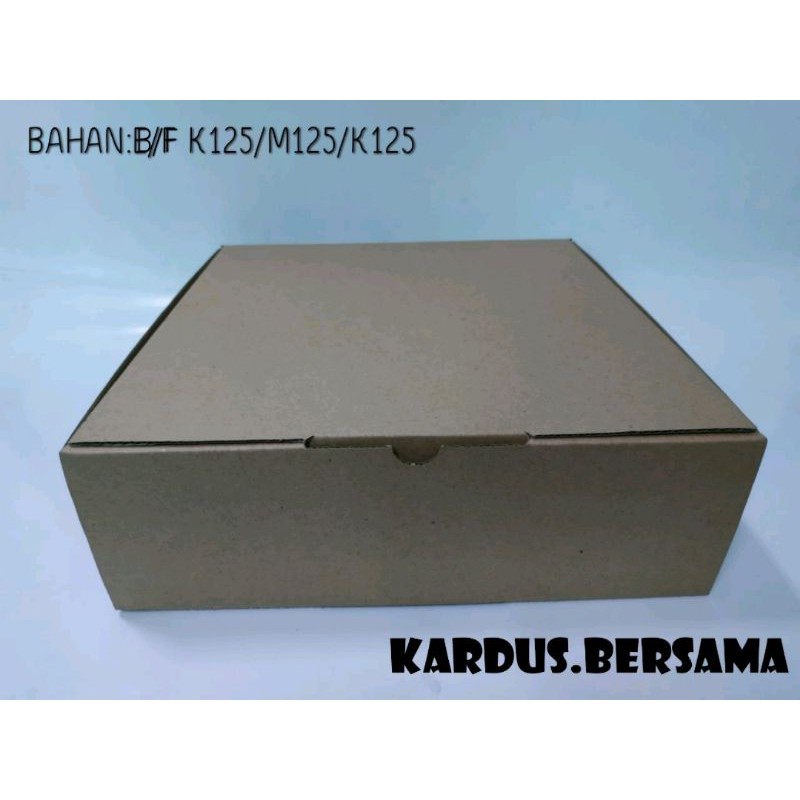 

Kardus Die Cut Polos UK 22,5×22,5×7CM