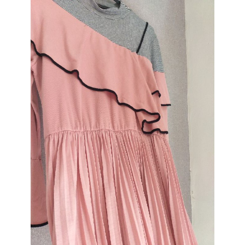 Preloved Dress Isla Official Plisket Wearing Klamby