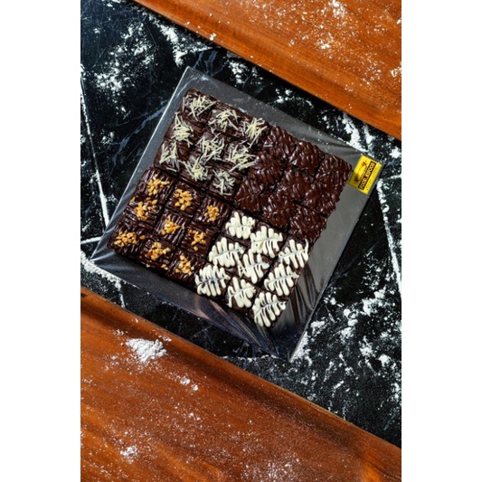 

Fudgy Brownies 36 Potong Ukuran 20x20Cm Topping Extra