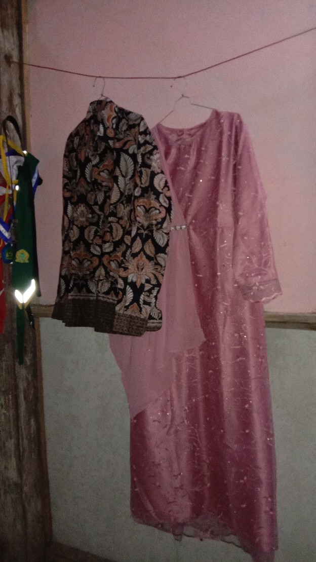 Shopashop Solo Batik Couple Rayya Tulle Mutiara Kombinasi Ceruty Payet & Kemeja Batik