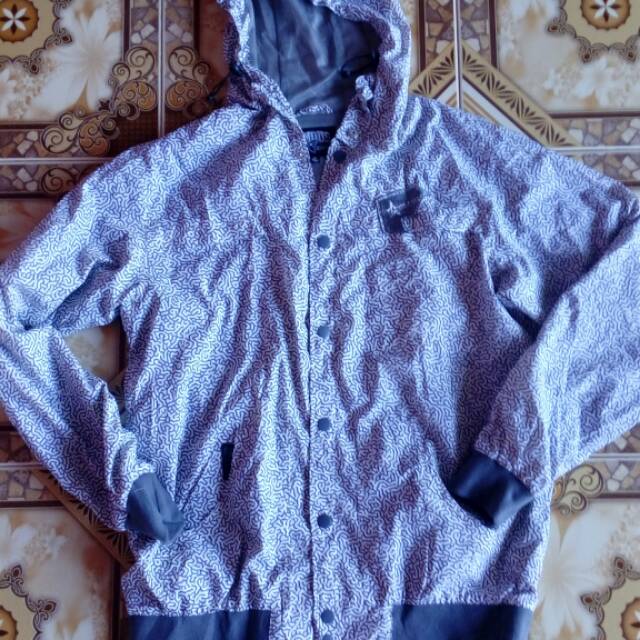 Jaket famous size M fi L lokal second original