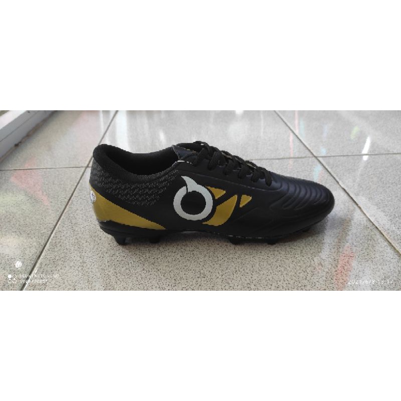 Sepatu Bola Ortus Hitam