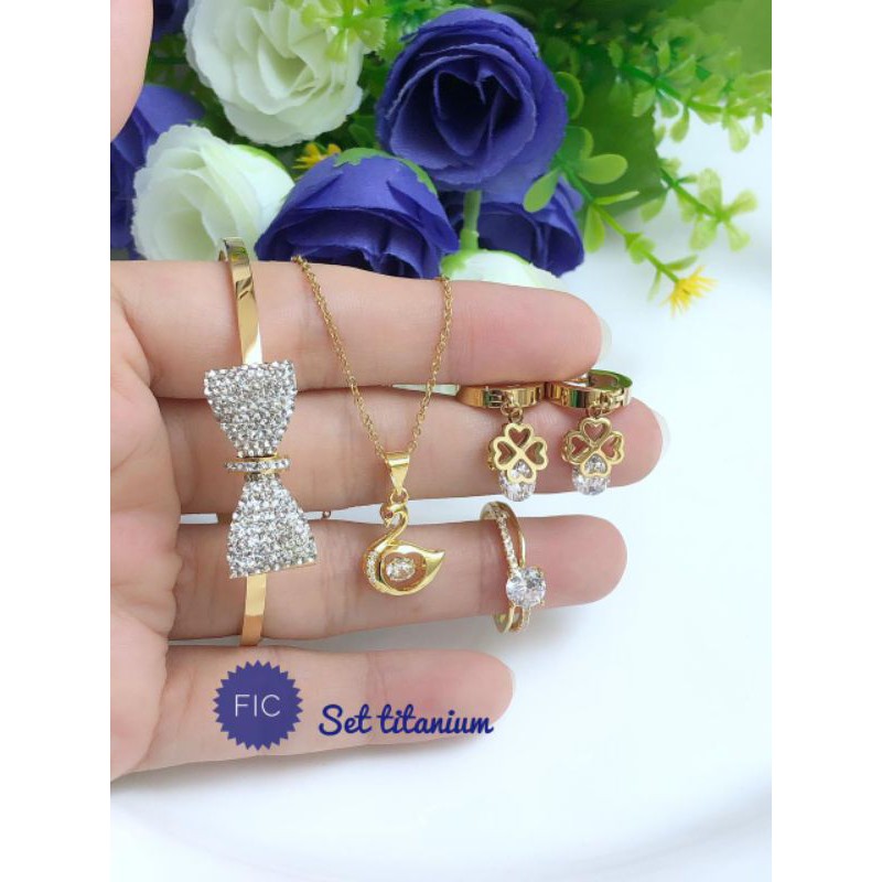 [Titanium] Paket perhiasan titanium set motif pita full mata berlian emas titanium 190321