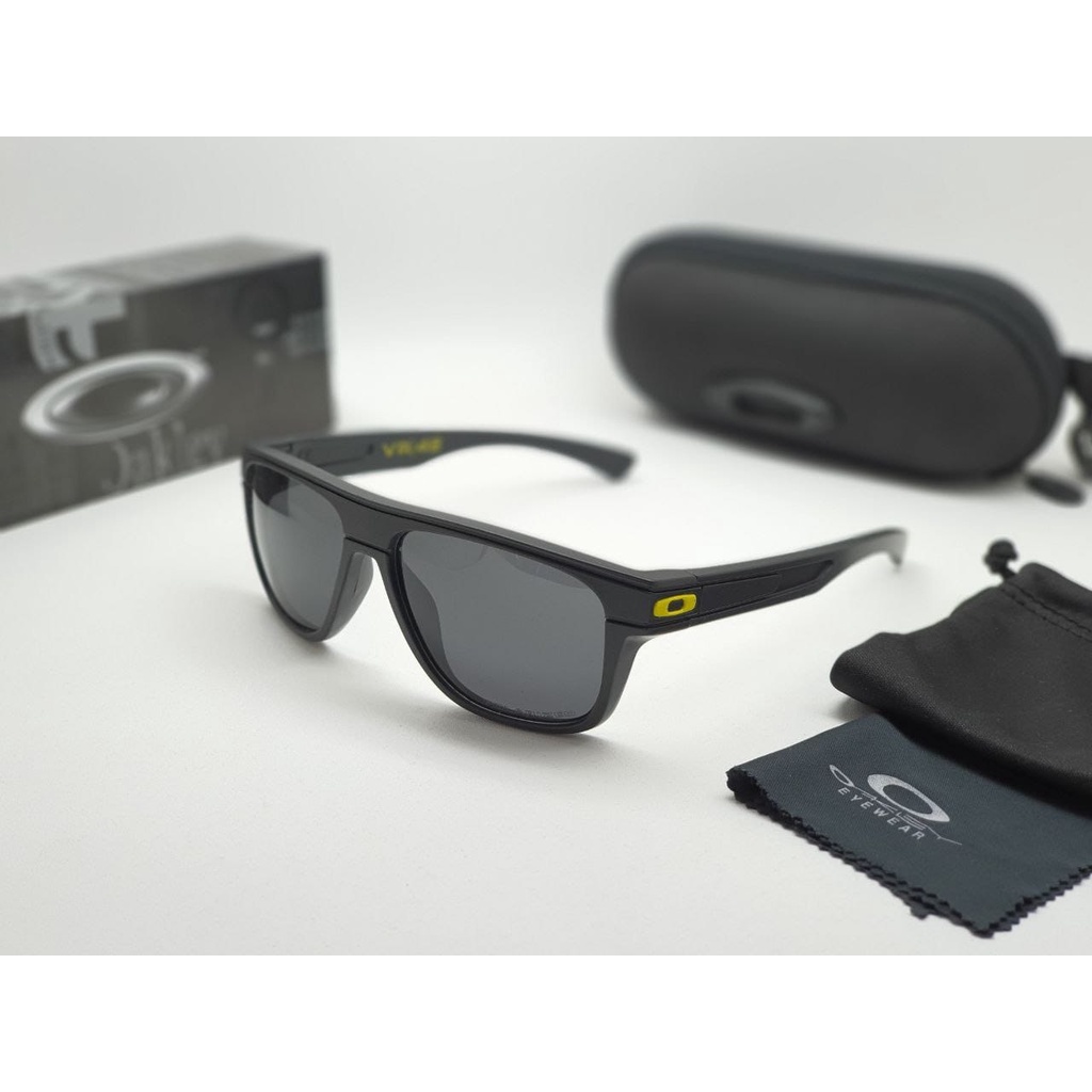 KACAMATA HITAM PRIA  BREADBOX