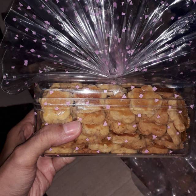 

Kue kering, kastangel, nastar, kue kacang, kue kering melinjo